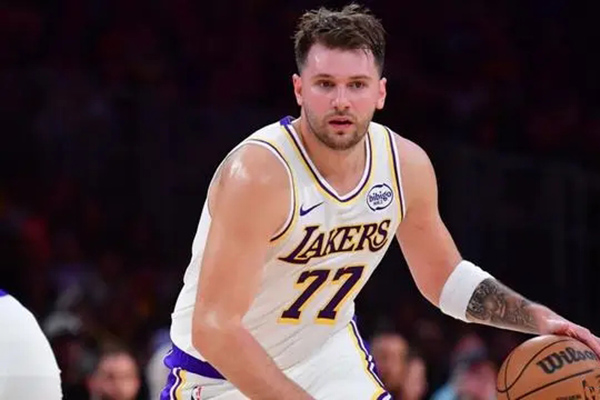 湖人主帅雷迪克透露东契奇回归时间表 周日战<a href=/lanqiuyouguan/76ers/ target=_blank class=infotextkey>76人</a>成潜在复出战