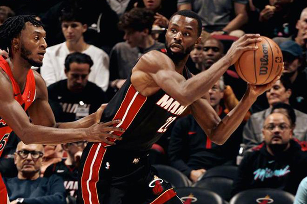 主场失守!热火三大主力下半场哑火,<a href=/lanqiuyouguan/raptors/ target=_blank class=infotextkey>猛龙</a>逆转终结四连败