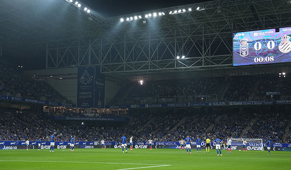 西甲转播镜头下的“静止抗议”:20秒俯瞰球场,掩耳盗铃?