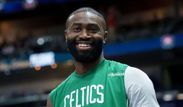 篮下冲突升级!布朗挥拳+挑衅话术,与斯图尔特双双领技犯